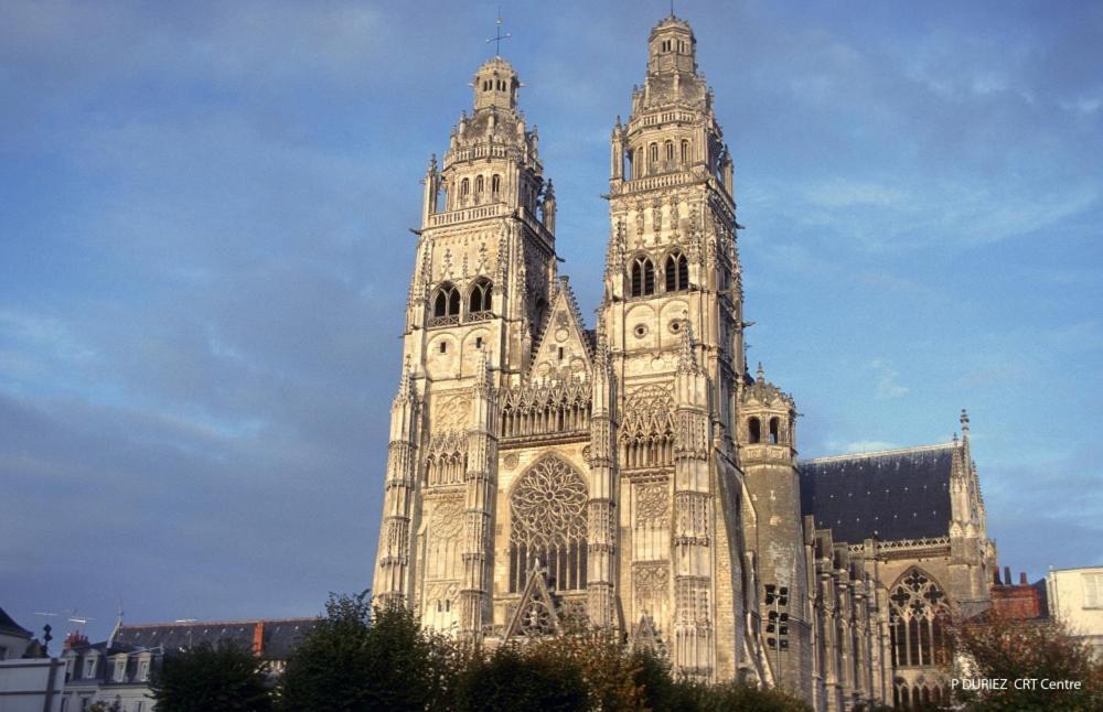 Апартаменты L'Historique / Basilique St Martin Тур Экстерьер фото